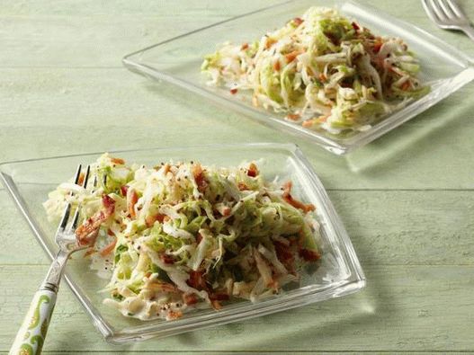 Salată de varză cu morcovi, mere și slănină Salată de varză cu morcovi, mere și slănină