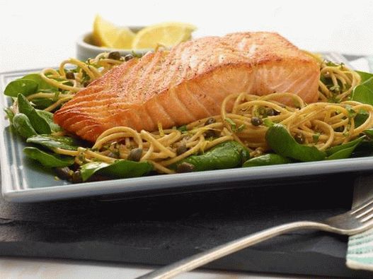 Spaghete cu cereale integrale cu lămâie, busuioc și somon