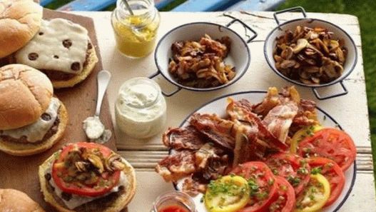 Fotografia unui hamburger portughez cu ananas
