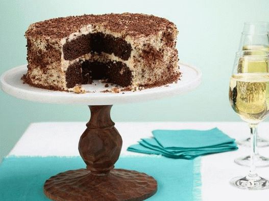 Foto din farfurie - Tort de ciocolată cu cremă de brânză de vaci și nuci în caramel