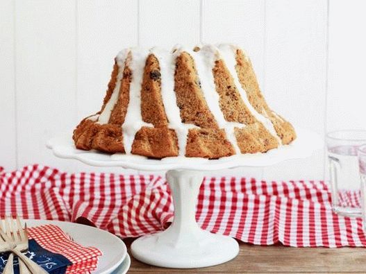Dish Photography - Election Day Cupcake (Tort cu drojdie cu fructe uscate și nuci)