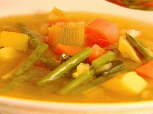 Supa de legume provenind din fotografie