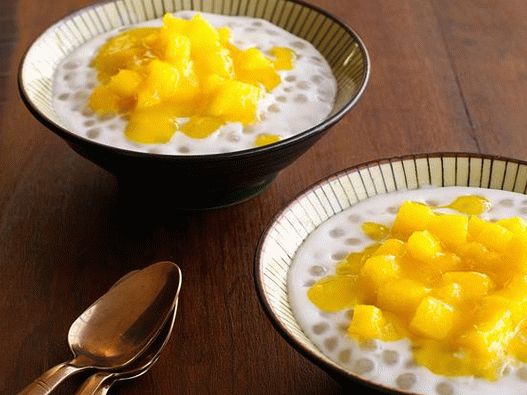 Foto din budinca de tapioca cu nucă de cocos
