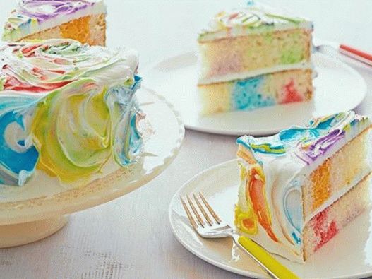 Fotografia unui tort curcubeu cu gheață colorată