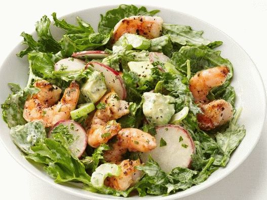 Foto cu mâncare - creveți la grătar cu salată de avocado, ridiche și kale