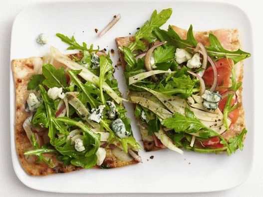 Foto din farfurie - Pizza pe pâine pita cu șuncă și rucă