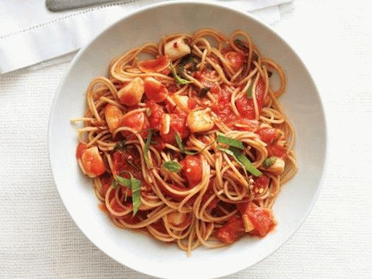 Foto cu farfurie - Spaghete și scoici, afumate în sos marinara