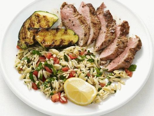 Foto cu farfurie - cotlet de porc și dovlecel cu orzo