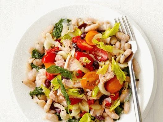 Foto cu farfuria - Salată de fasole caldă cu toscan cu ton