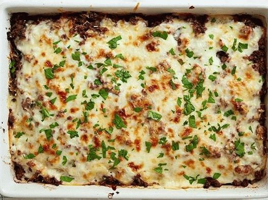 Moussaka grecească cu carne tocată de vită