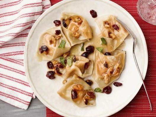 Foto din farfurie - Tortellini cu umplutură dulce de dovleac și sos de unt brun