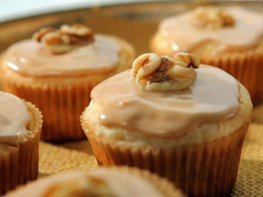 Cupcakes de arțar cu nuci și glazură