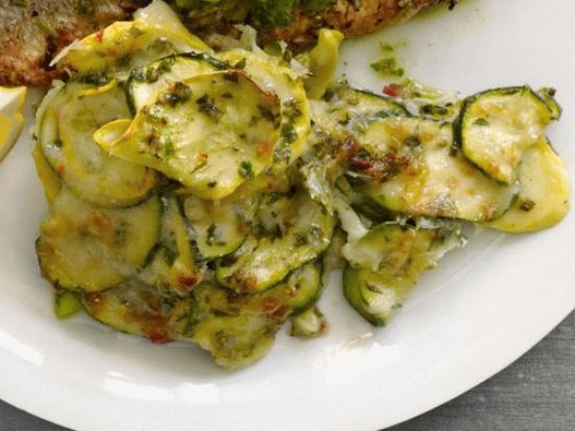 Fotografia farfuriei - gratin de dovlecel galben
