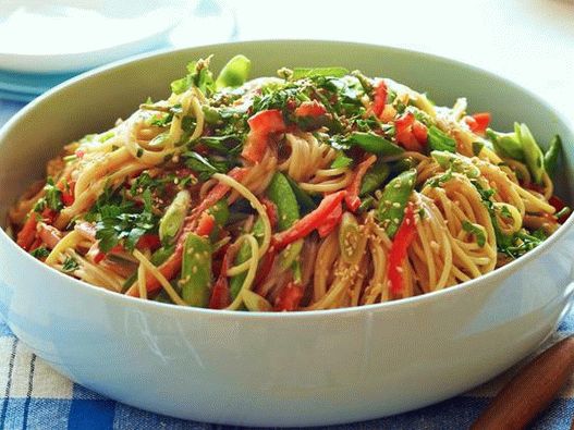 Fotografie de vase - salată de spaghete crocante