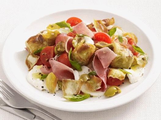 Foto din farfurie - salată de Caprese cu șuncă de prosciutto și anghinare prăjită