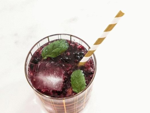 Foto - Cocktail cu mure și piper negru