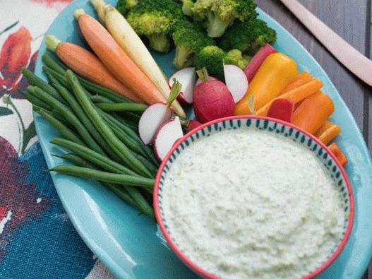 Legume de primăvară cu baie de mazăre verde