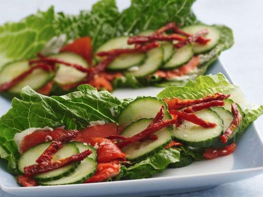 Somon afumat pe salată