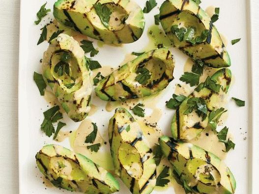 Avocado la gratar cu sos Tahini