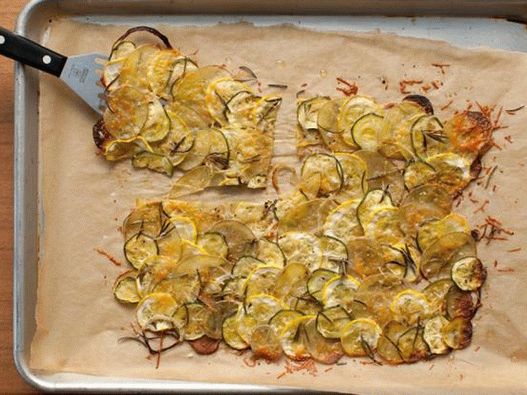Gratin din cartofi, dovlecel și dovlecel galben