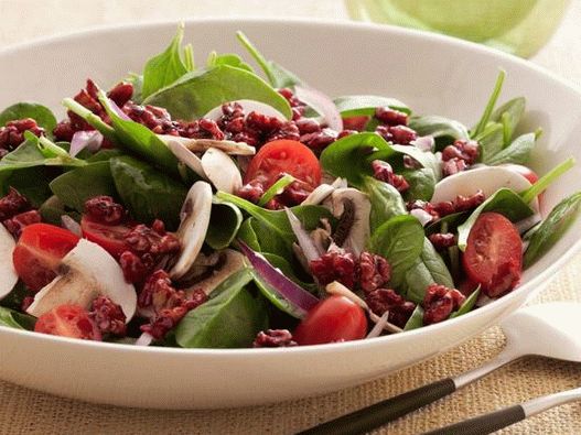 Salată de spanac super sănătos cu nuci în glazură de rodie