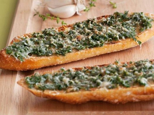 Sandwich cu paste făinoase din usturoi și ierburi coapte