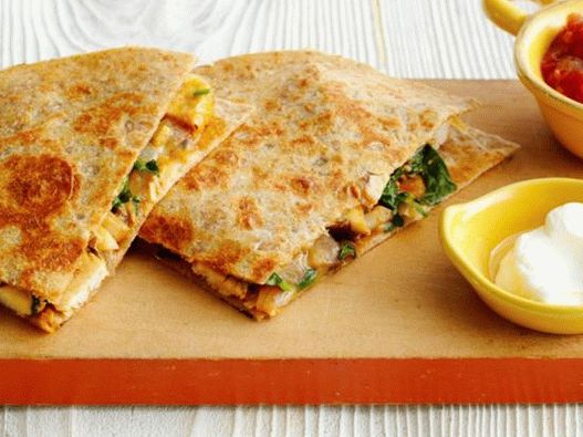 Quesadilla cu pui și ciuperci