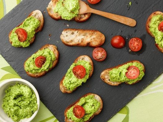 Crostini cu pesto de mazăre