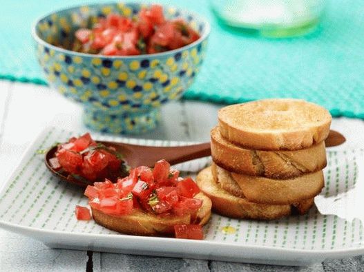 Bruschetta cu roșii și busuioc