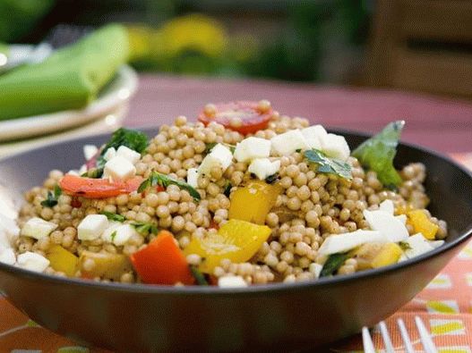 Cuscusul israelian (ptim) cu ratatouille la grătar, mozzarella și pansament francez