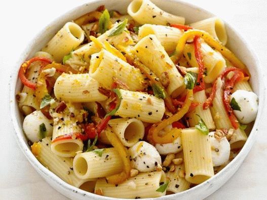 Salata de paste cu ardei copt