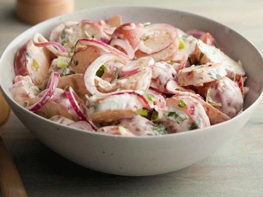 Salată de cartofi cu ardei iute