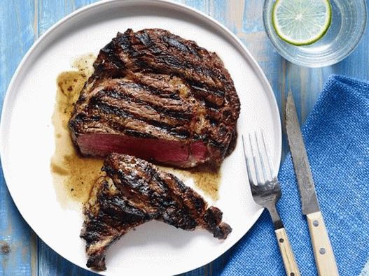 Fripturi Striploin pe cărbune