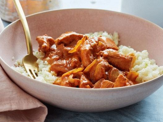 Masala de pui tikka într-un aragaz lent