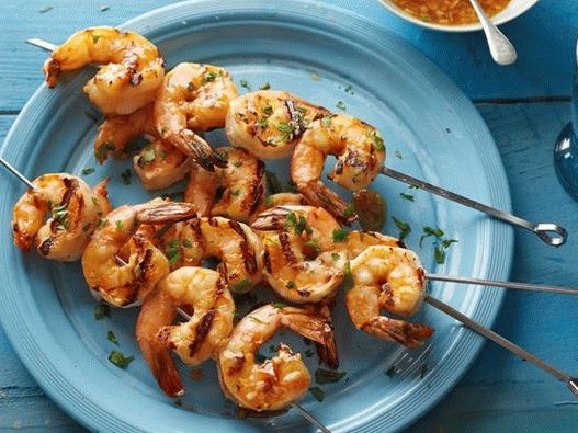 Creveți la grătar cu sos de cocktail picant