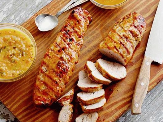 Carne de porc la grătar într-o glazură cu sos moho