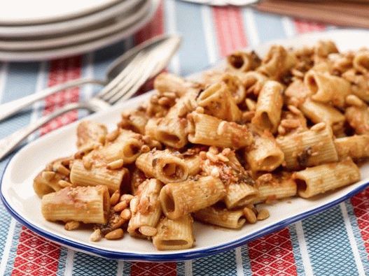 Foto de rigatoni cu piure de vinete