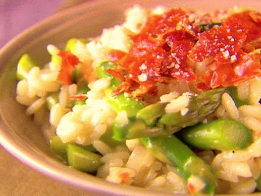 Foto de Risotto cu șampanie, șuncă și sparanghel