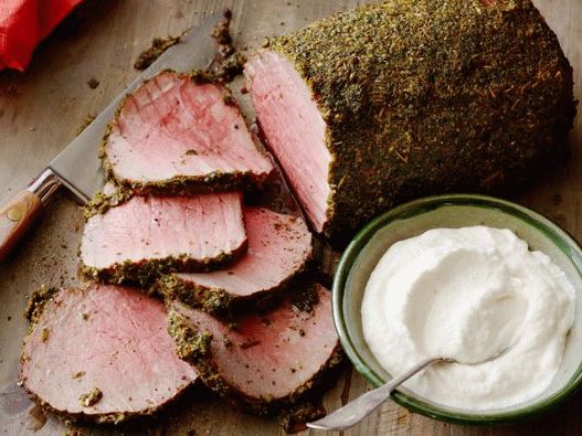 Foto Roast carne de vită cu crustă de muștar și smântână cu hrean