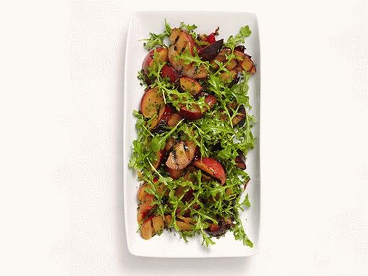 Foto de Arugula cu prune prăjite