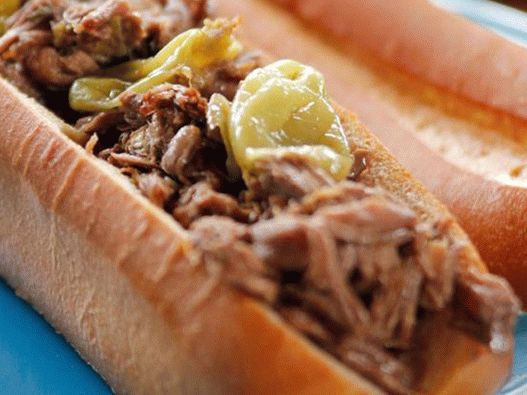 Photo coaja de vită și ceapa caramelizată pe chifle