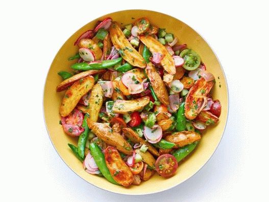 Salată de grădină foto cu cartofi prăjiți