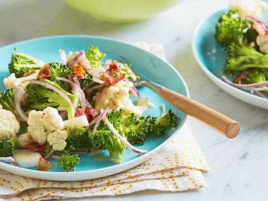 Salată de broccoli și conopidă foto