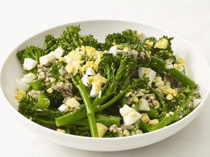 Salată de broccoli foto cu ouă