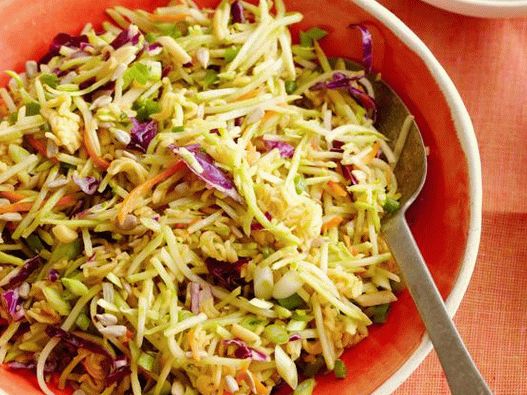 Broccoli foto și Noodle Coleslaw