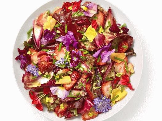 Salată de căpșuni foto cu flori endive și comestibile