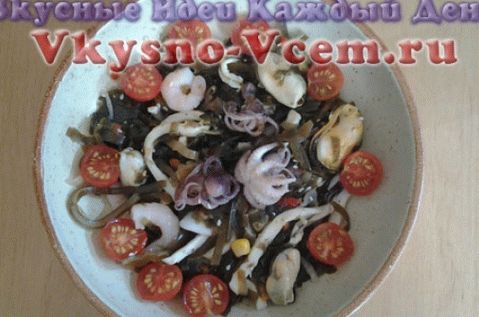 Salată de caracatiță, midii, creveți și calmar