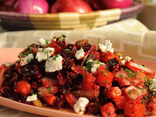 Foto Salată de sfeclă coaptă cu brânză de capră, quinoa și portocală