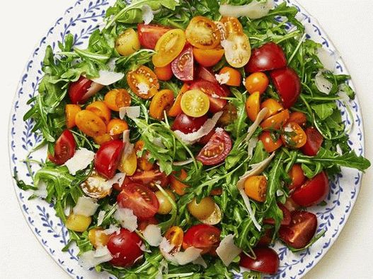 Salată de Arugula foto cu roșii