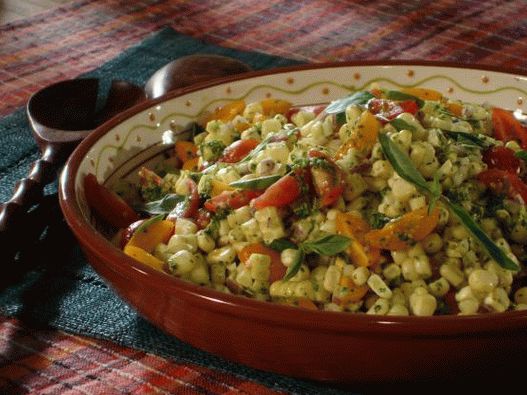 Foto Salată de roșii și porumb la grătar cu pansament tailandez